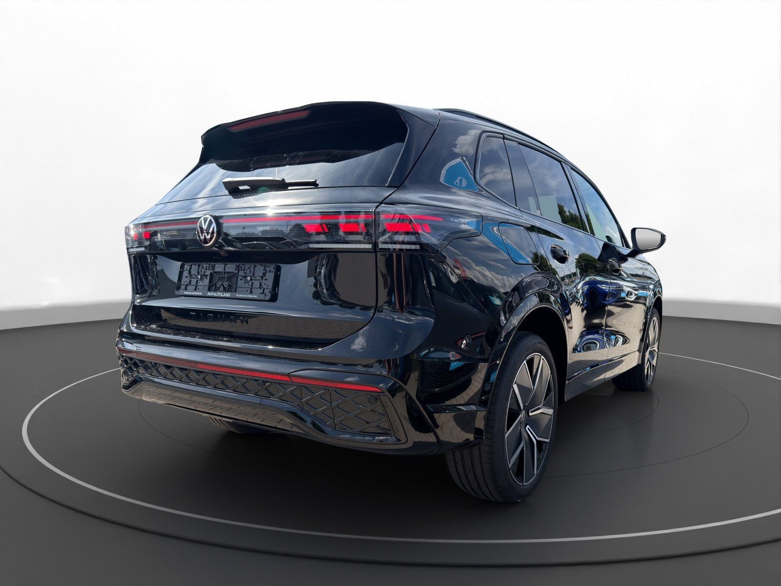 Volkswagen Tiguan 2.0 TDI DSG 4MOTION R-Line | PANO |