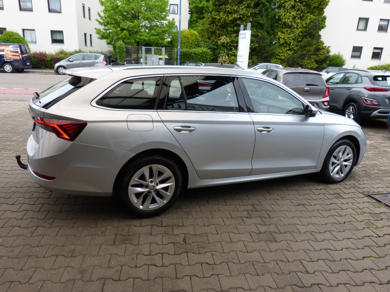 Skoda Octavia Combi Style DSG - Samsaru's Car Outlet