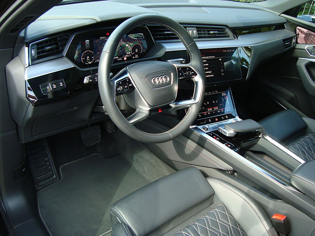 Audi e-tron 55 quattro RS-Sitze Garantie S-Line !!