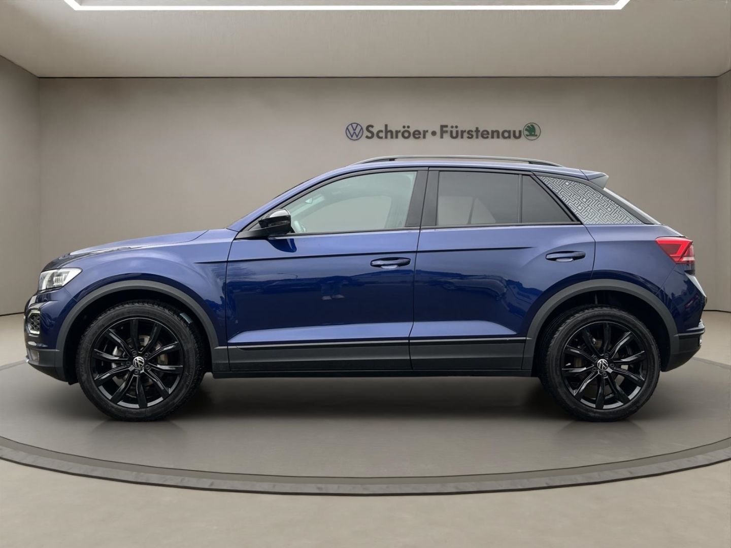 Volkswagen T-Roc Sport 1.5 TSI DSG - Samsaru's Car Outlet
