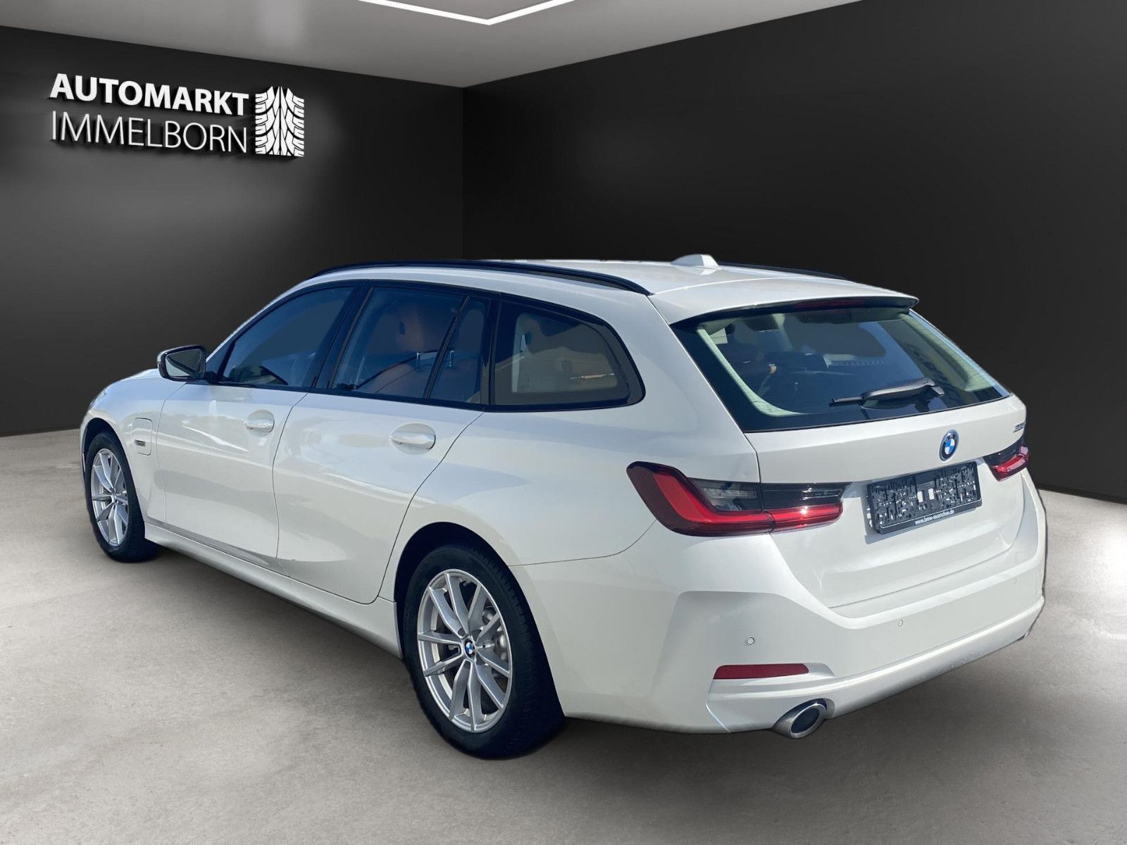 BMW 330 e - Samsaru's Car Outlet