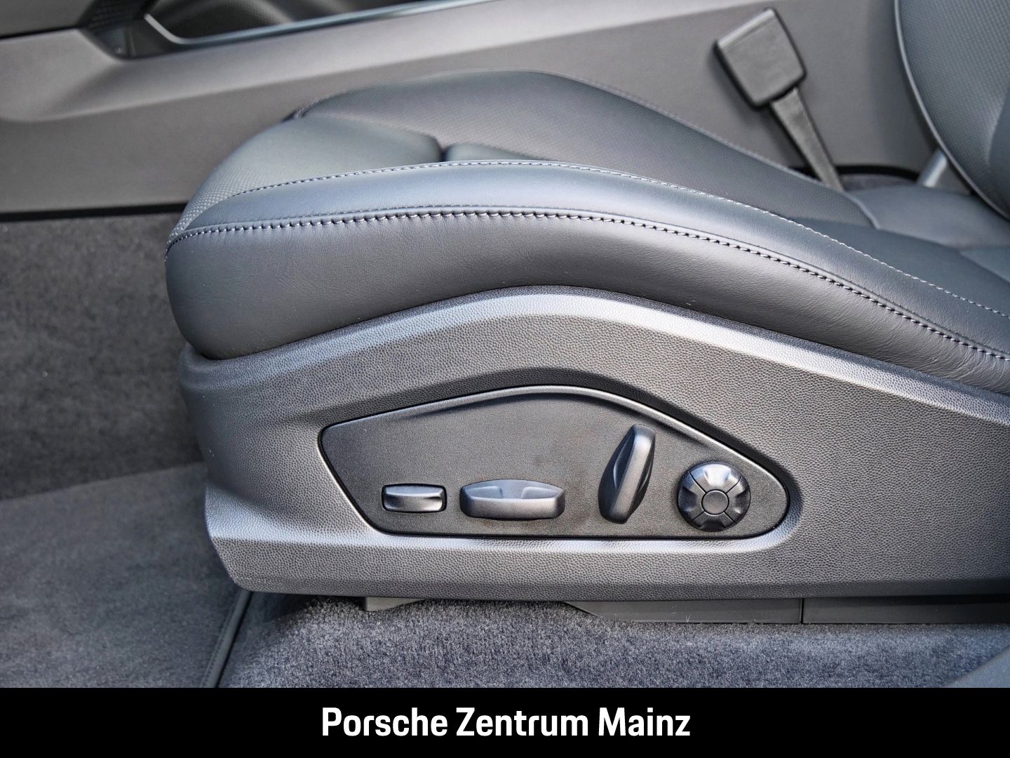 Porsche Macan 4 LED-Matrix Abstandstempomat Luftfederung