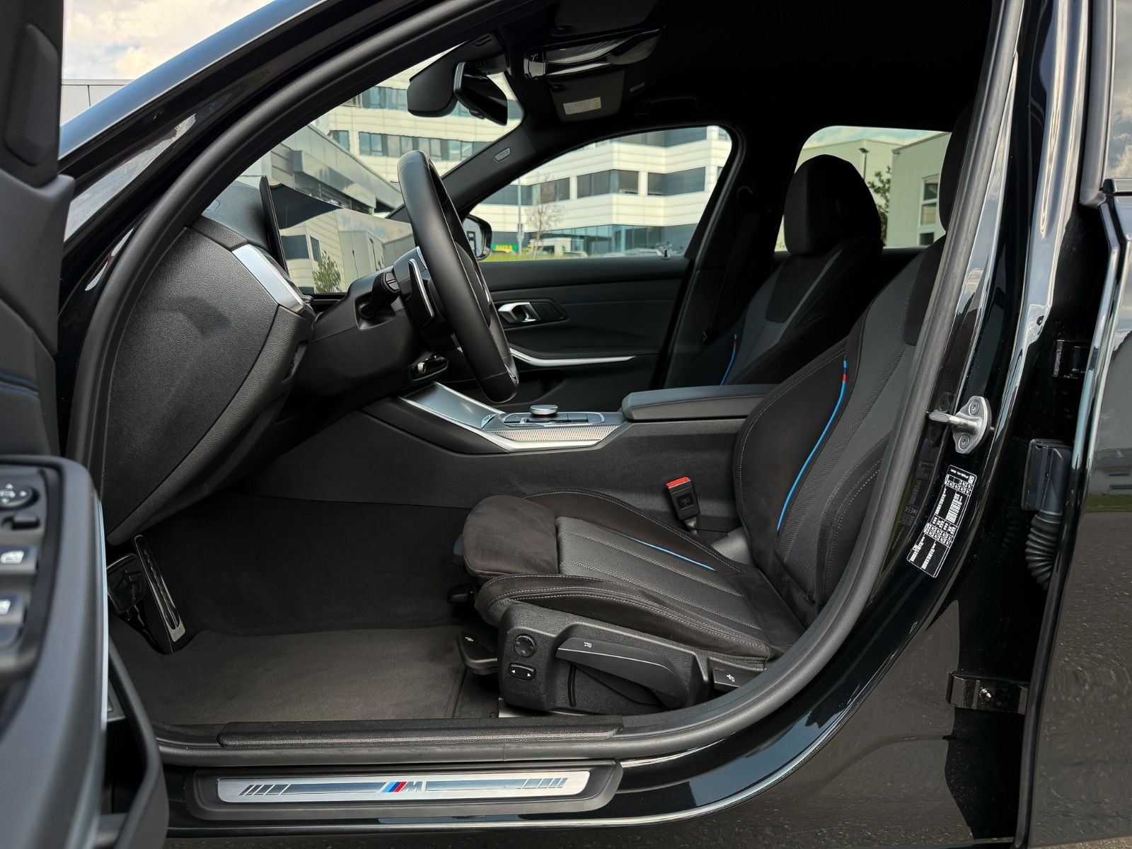 BMW 320d D M Sport AHK HuD 360° hifi ACC