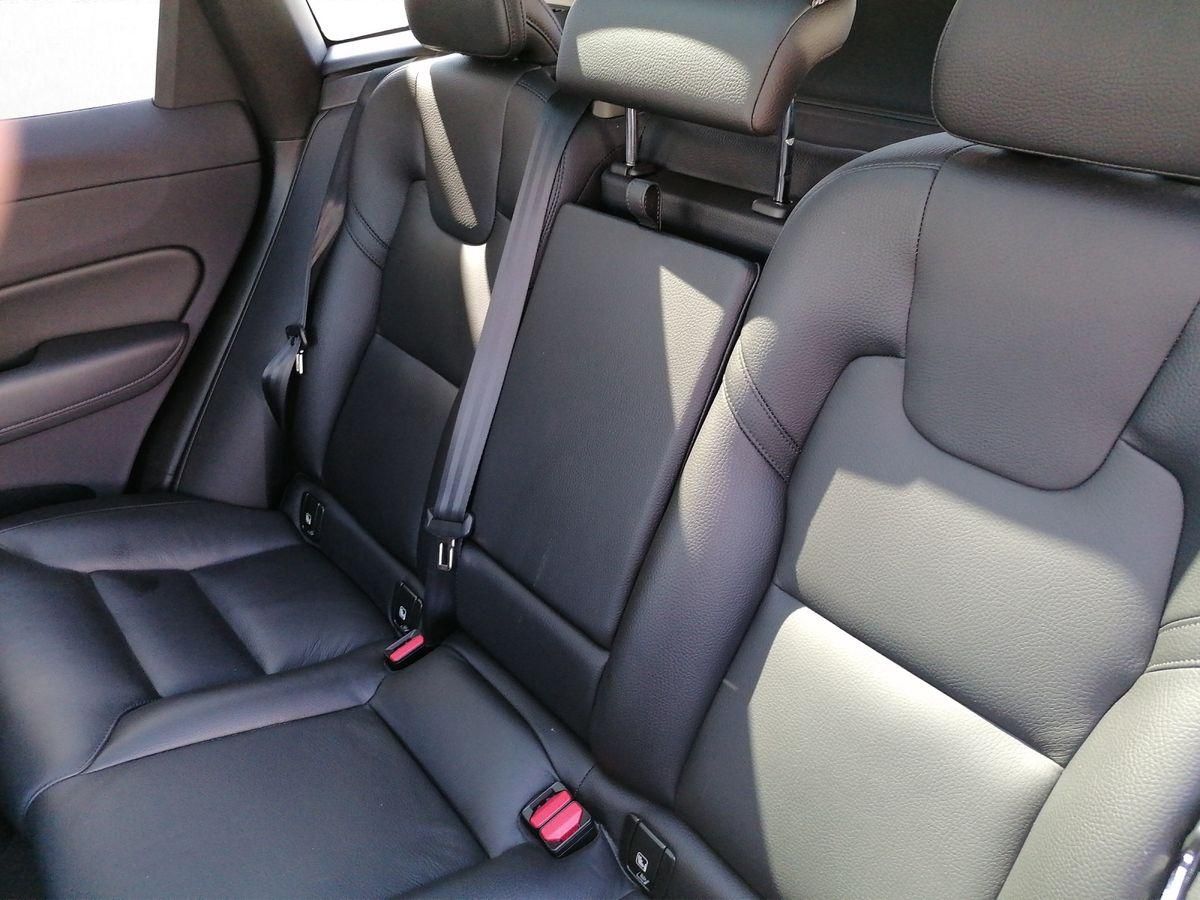 Volvo XC60 inscription  AWD (253+145PS) Navi, Panodach