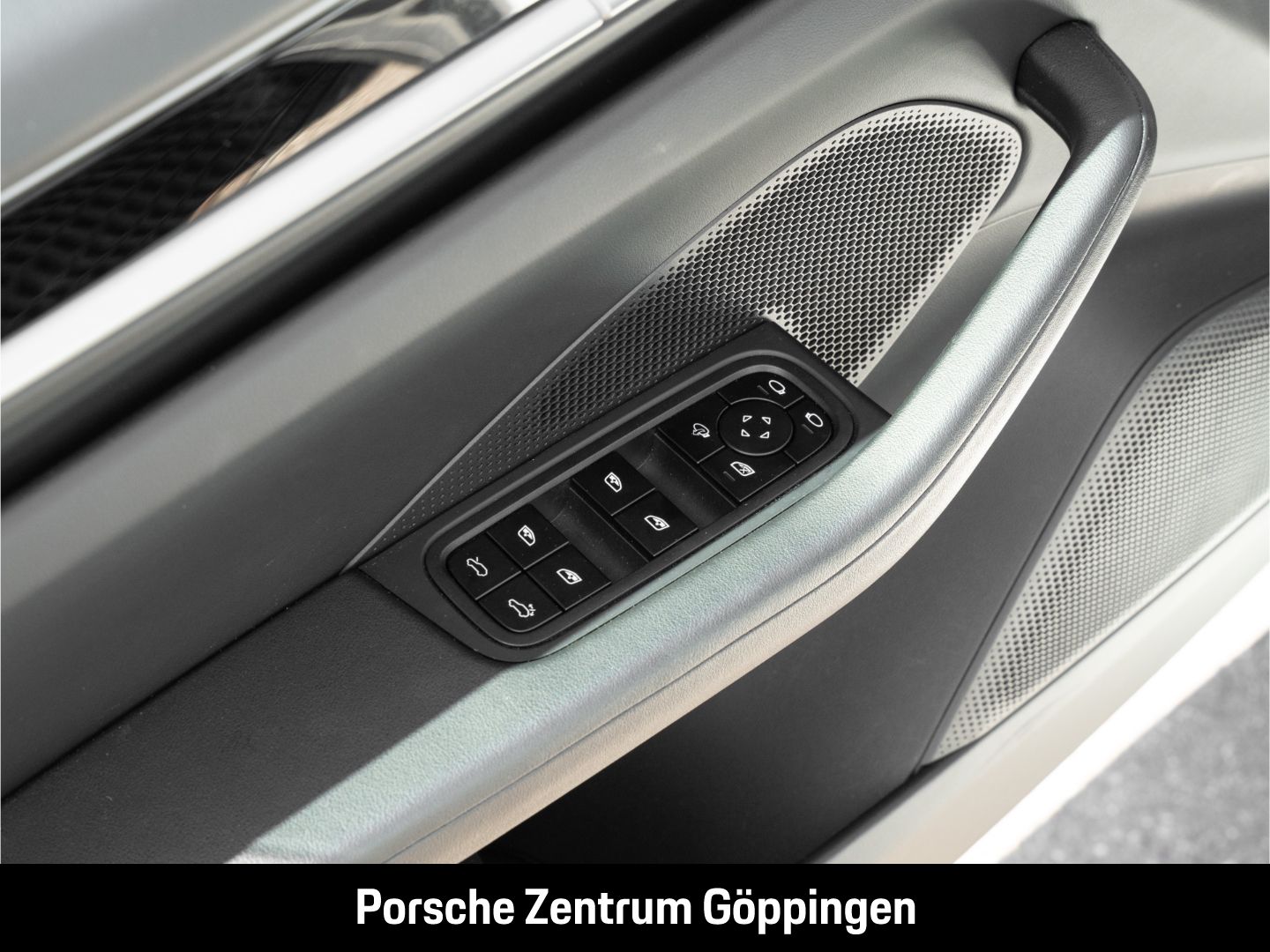 Porsche Macan BOSE InnoDrive LED-Matrix Panoramadach