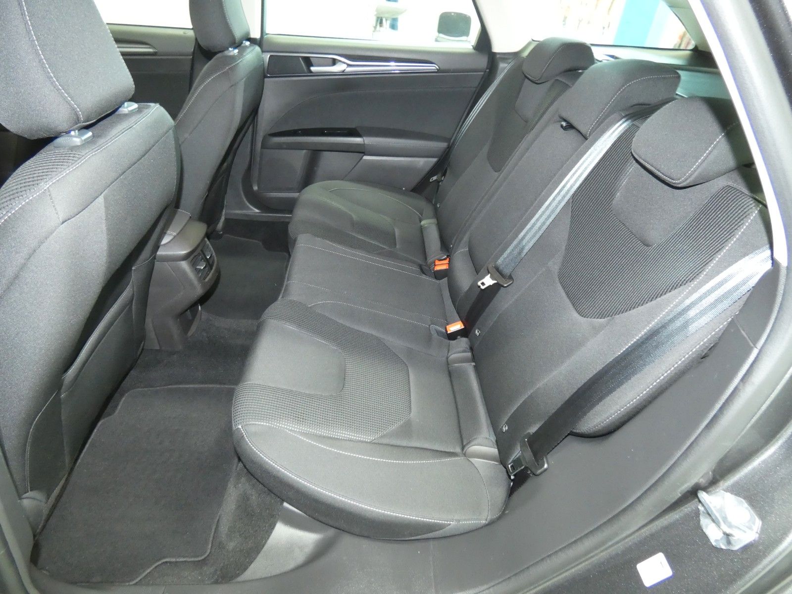 Ford Mondeo 2.0 Titanium - Samsaru's Car Outlet
