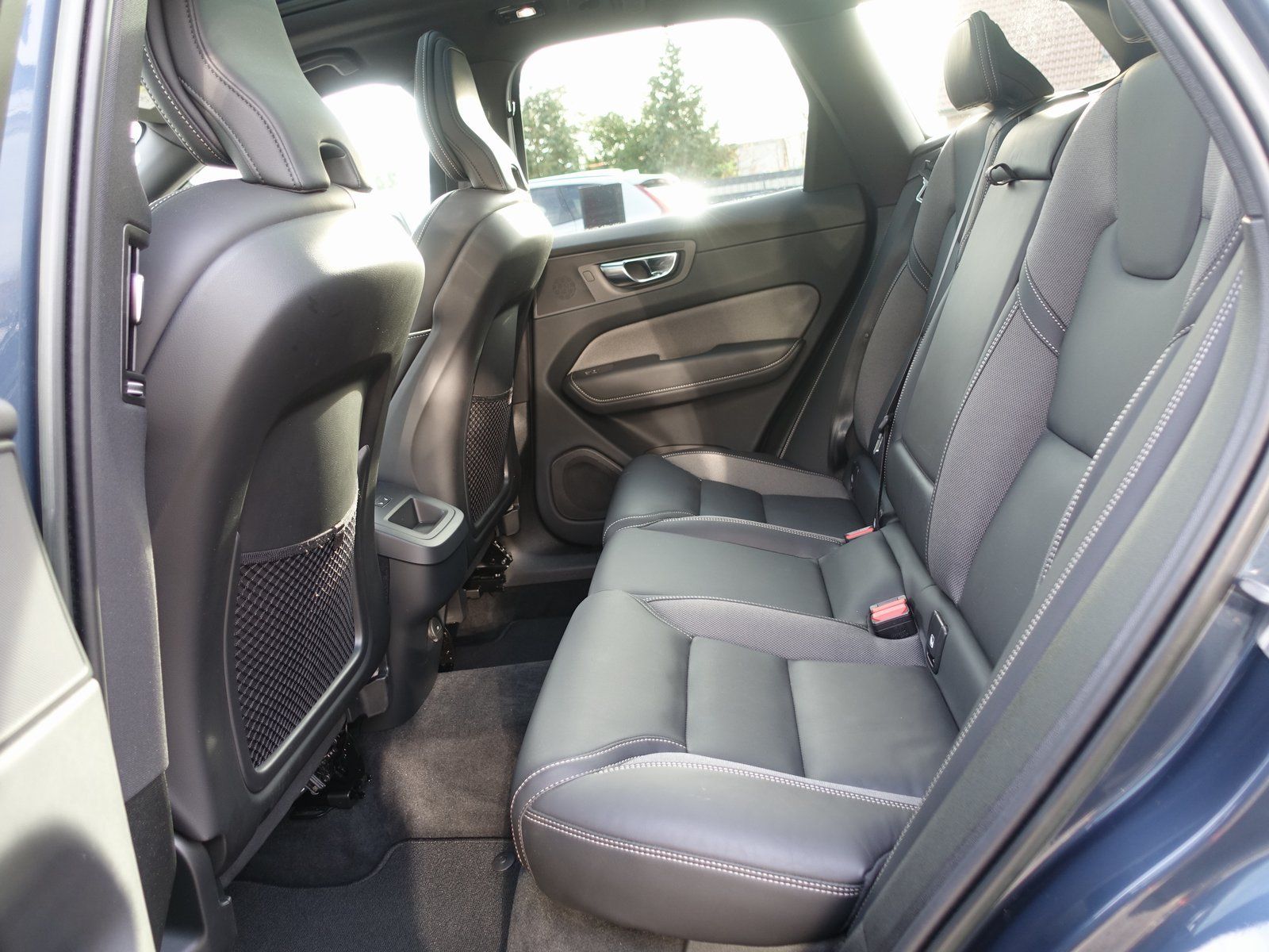 Volvo XC60 B4 Diesel Plus Dark AWD/Pano/AHK/360°/H&K