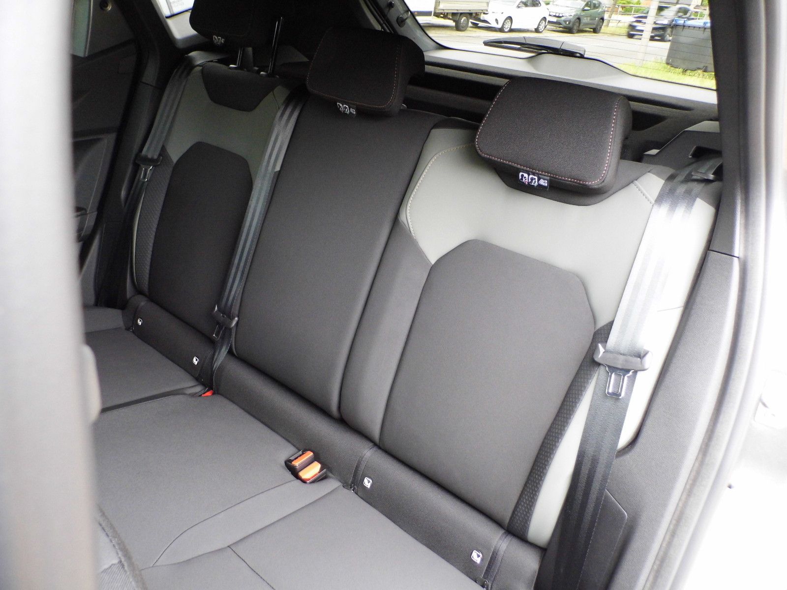 Dacia Duster III TCe 130 Extreme - Samsaru's Car Outlet