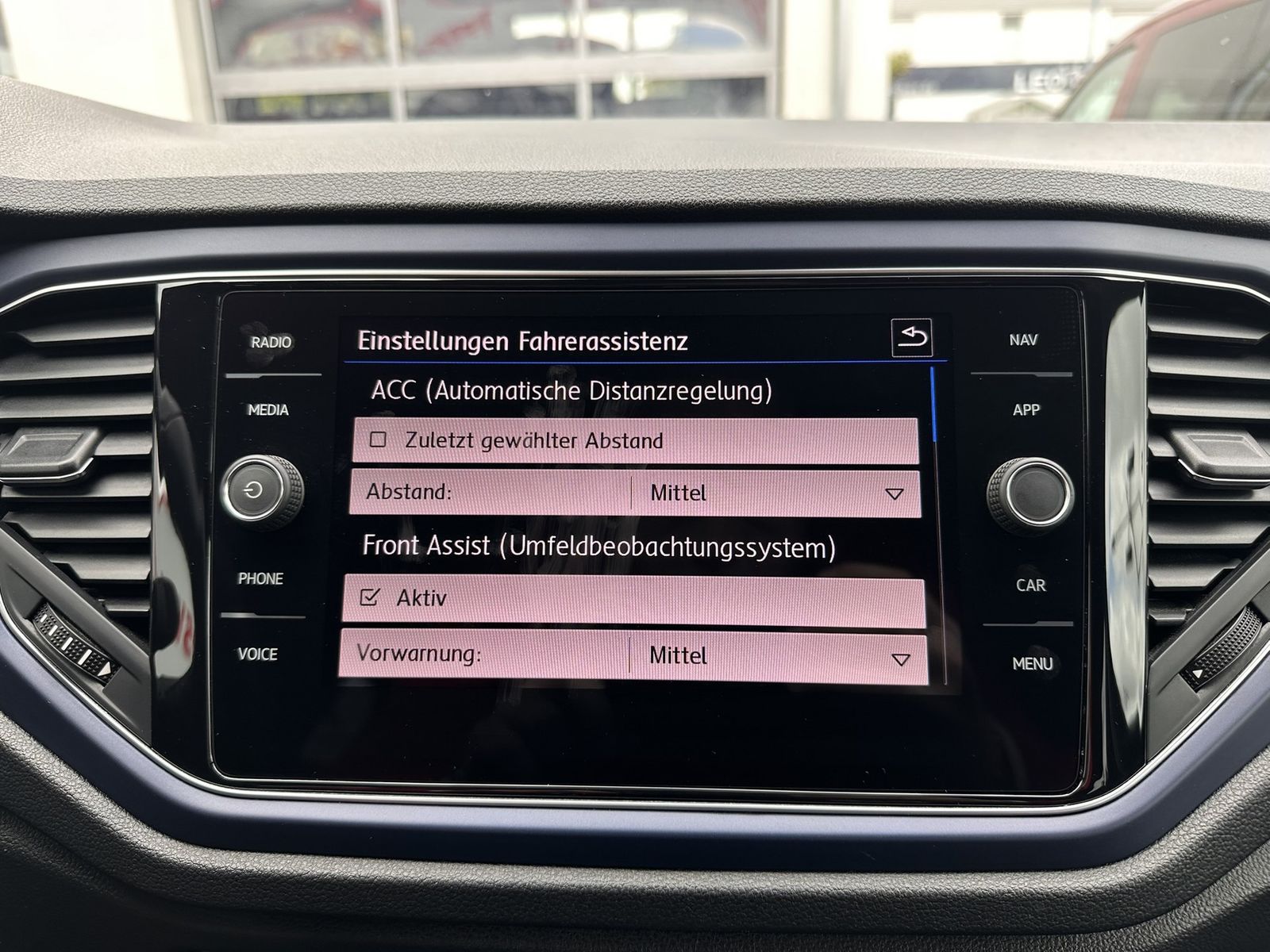 Volkswagen T-Roc 2.0 TDI United - Samsaru's Car Outlet