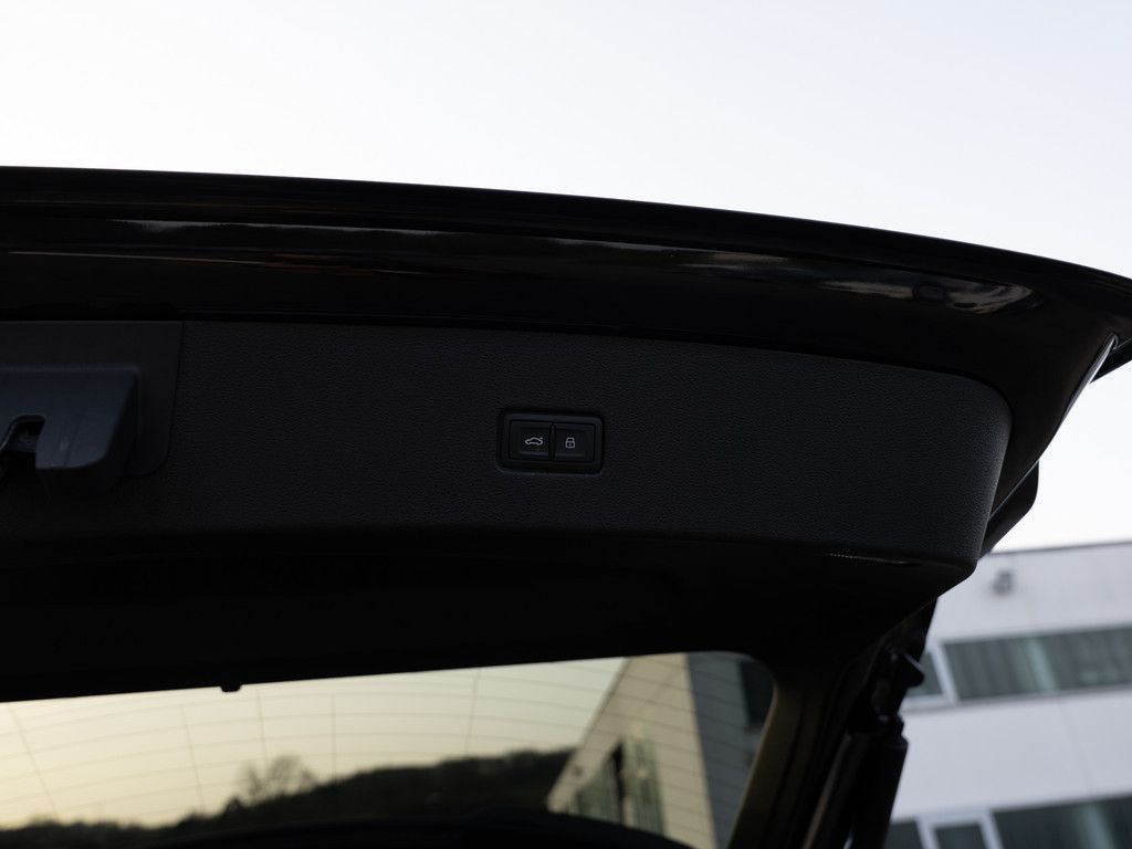 Audi RS Q8 quattro PANO AHK HUD 360° MATRIX-LED B&O