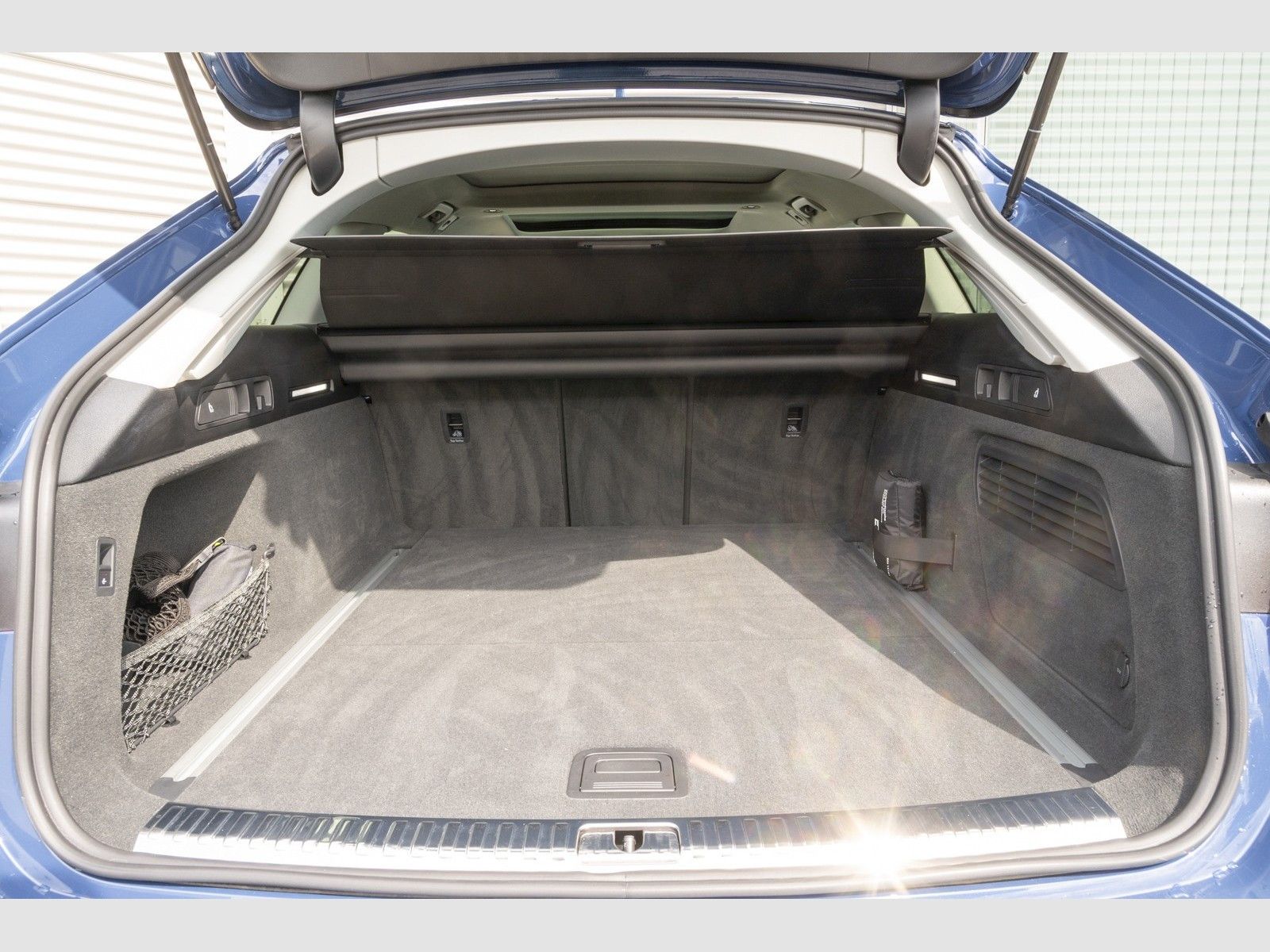 Audi A6 Avant 45 TFSI S line S tronic - Samsaru's Car Outlet