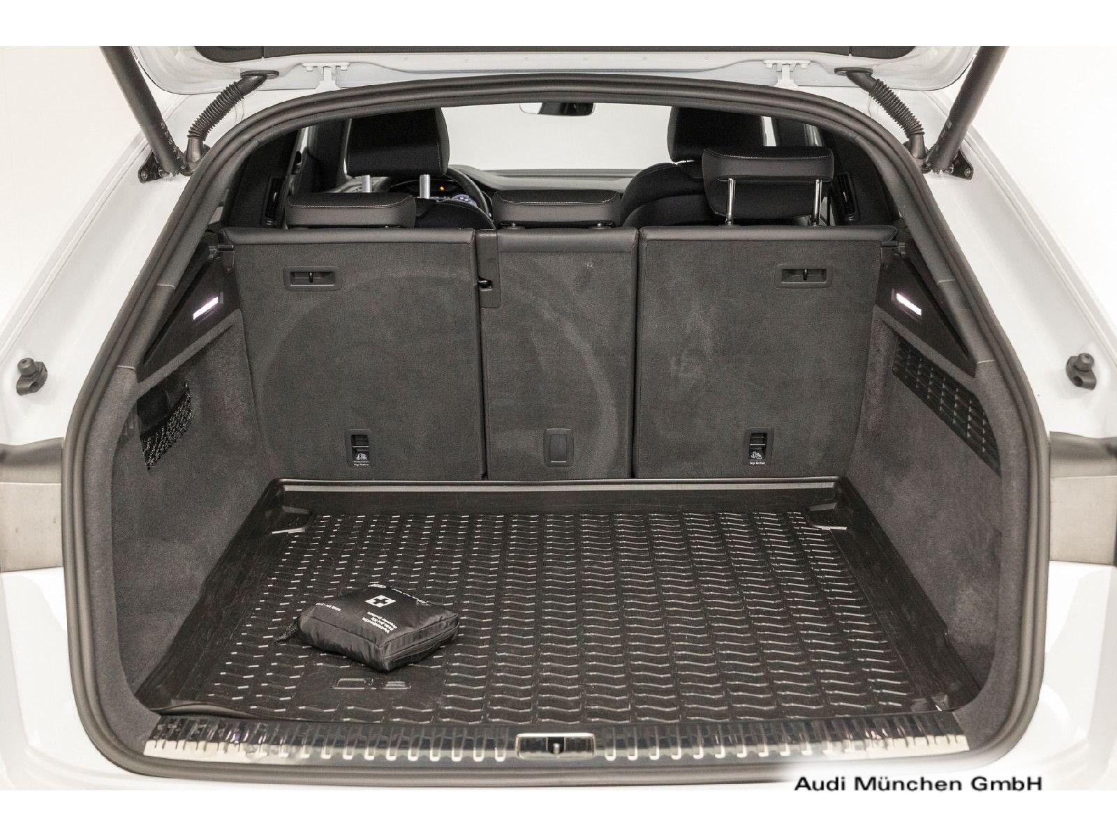 Audi Q8 50 TDI qu. S line - Samsaru's Car Outlet