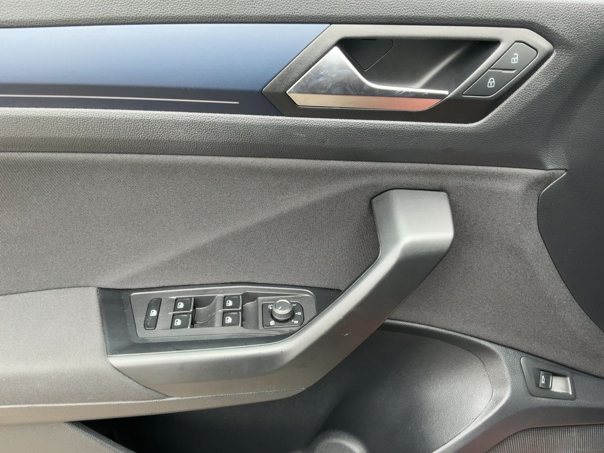 Volkswagen T-Roc 1.5TSI DSG UNITED - Samsaru's Car Outlet