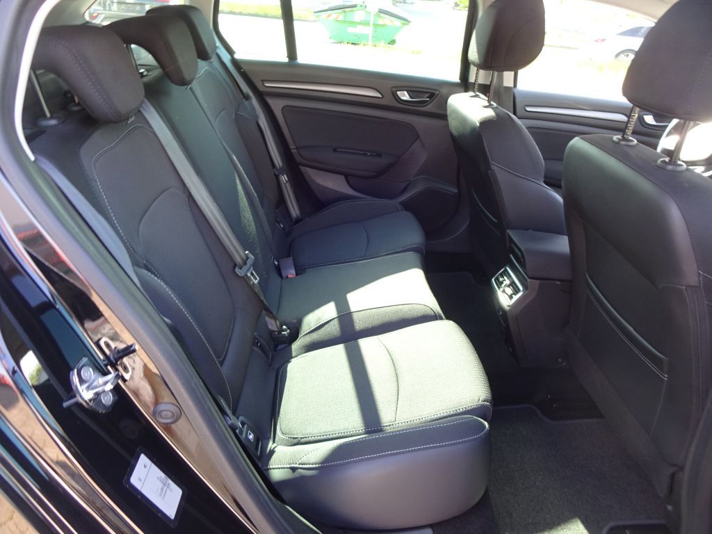Renault Megane Grandtour E-TECH Plug-in - Samsaru's Car Outlet