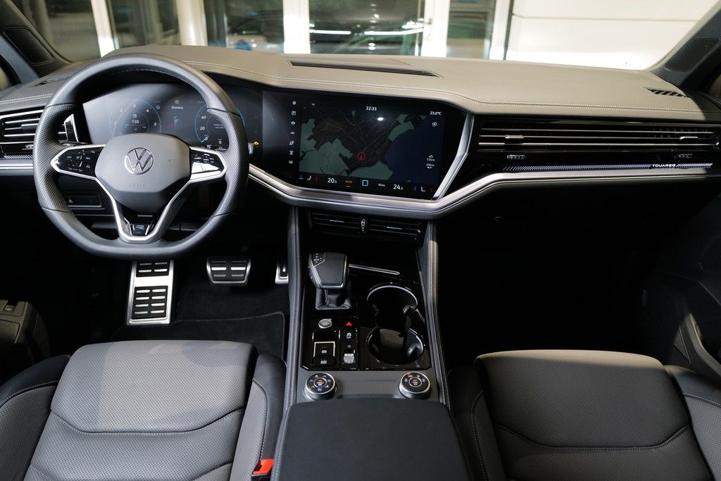 Volkswagen Touareg 3.0TDI R-Line - Samsaru's Car Outlet