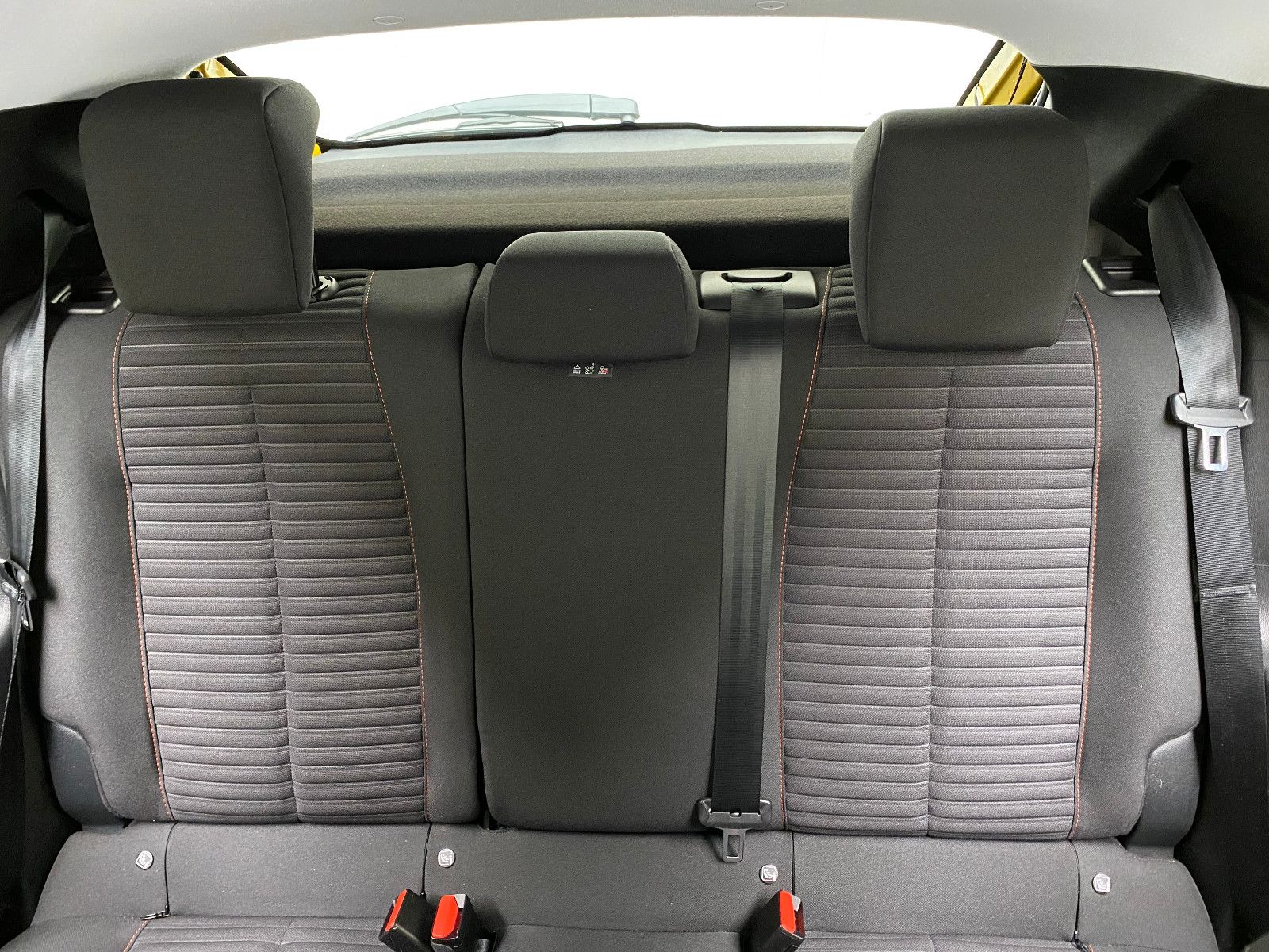 Peugeot 208 Active Pack 1.2 Automatik - Samsaru's Car Outlet
