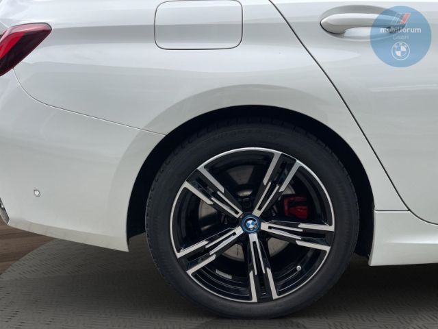 BMW 330 e xDrive M-Sport Pro LCI ACC AHK HUD HiFi