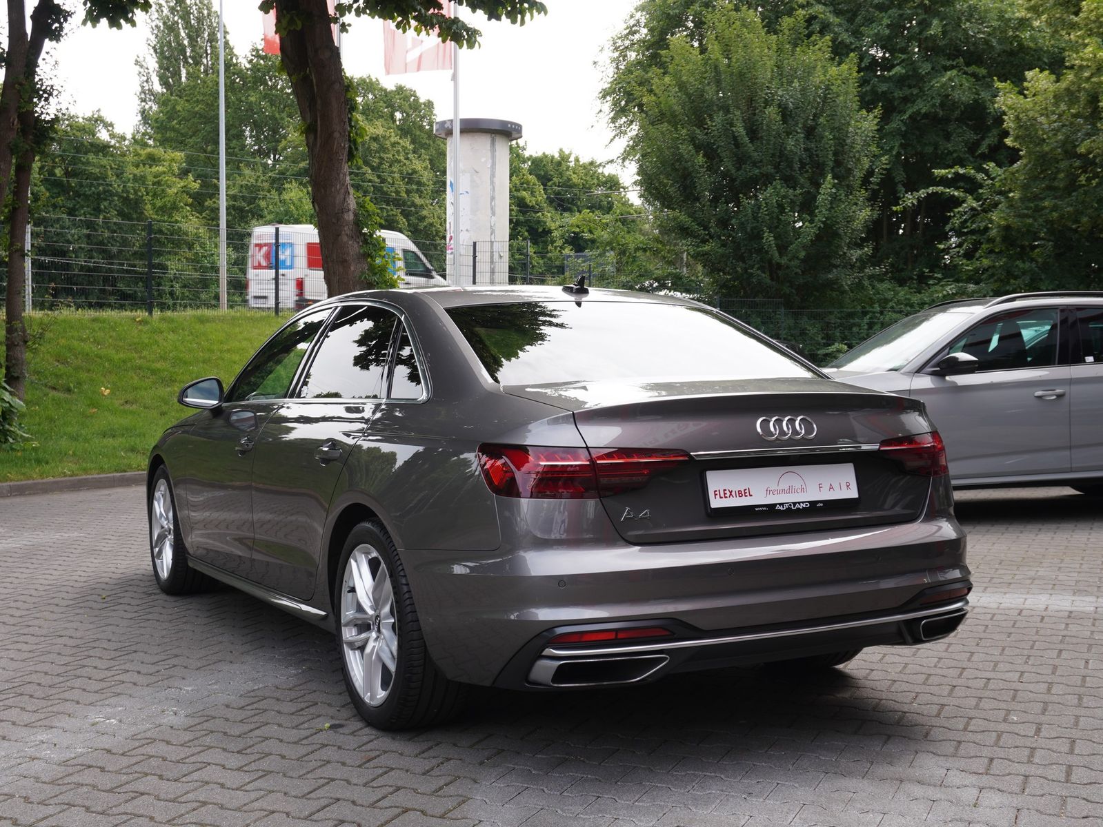 Audi A4 2.0 TDI 35 S-Line - Samsaru's Car Outlet