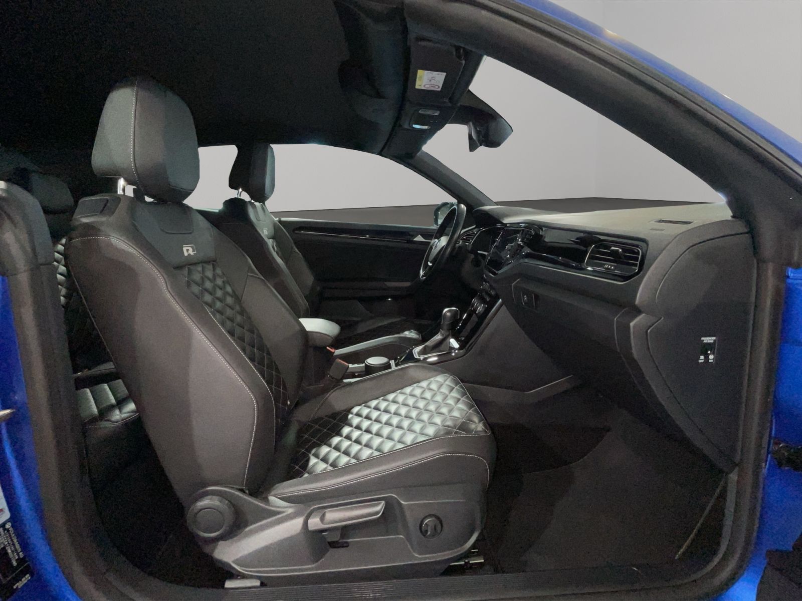Volkswagen T-Roc R-Line 1.5 l TSI - Samsaru's Car Outlet