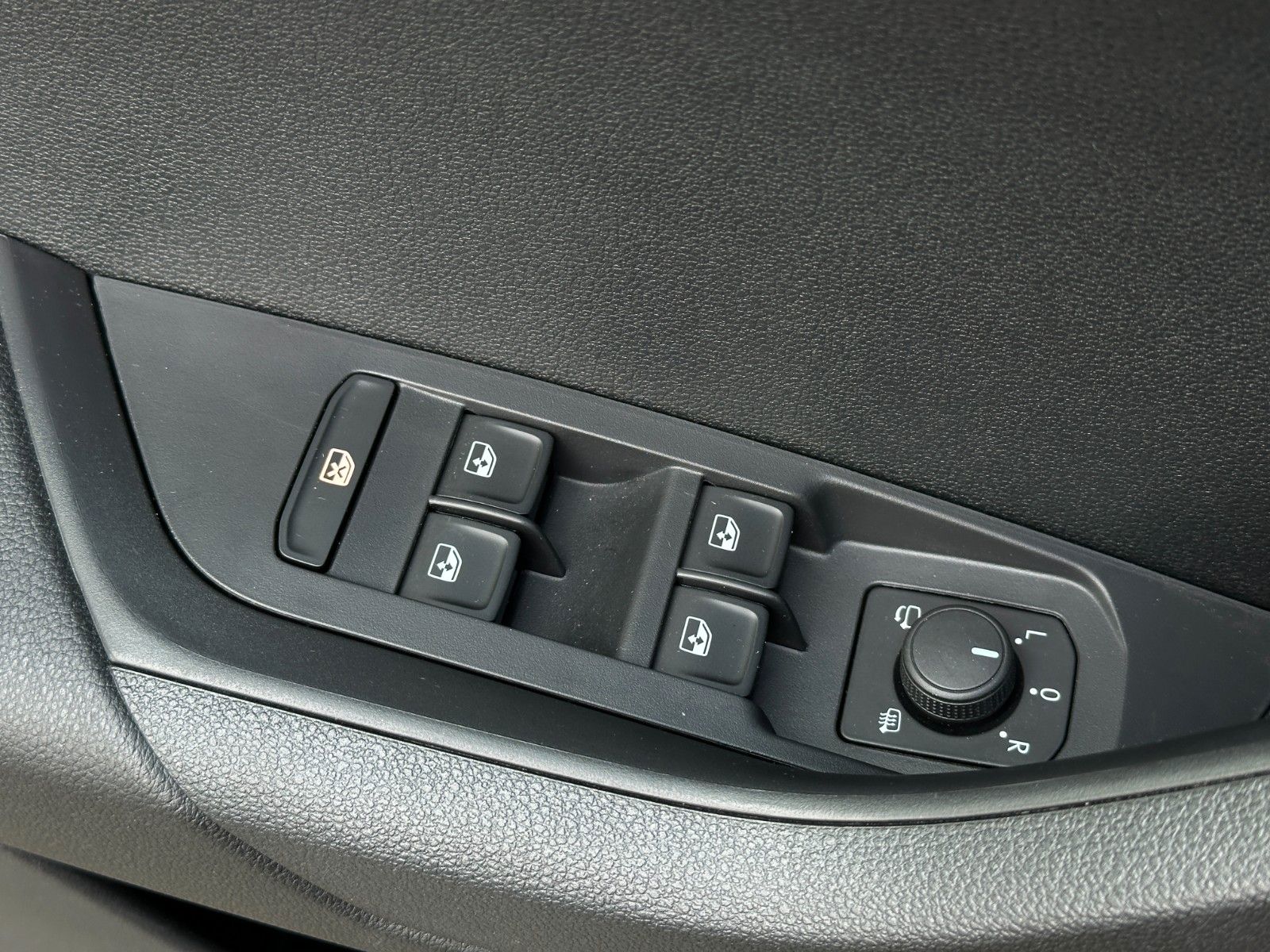 Skoda 150PS DSG Sportline NAVI ACC KAMERA eHK LM19"AHK
