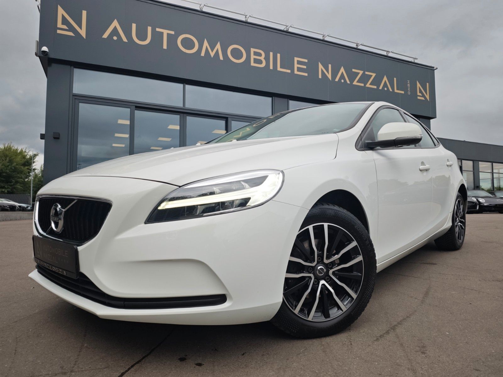 Volvo V40 2.0d MOMENTUM*NAVI*PDC*VOLL-LED*KLIMAAUTO.*