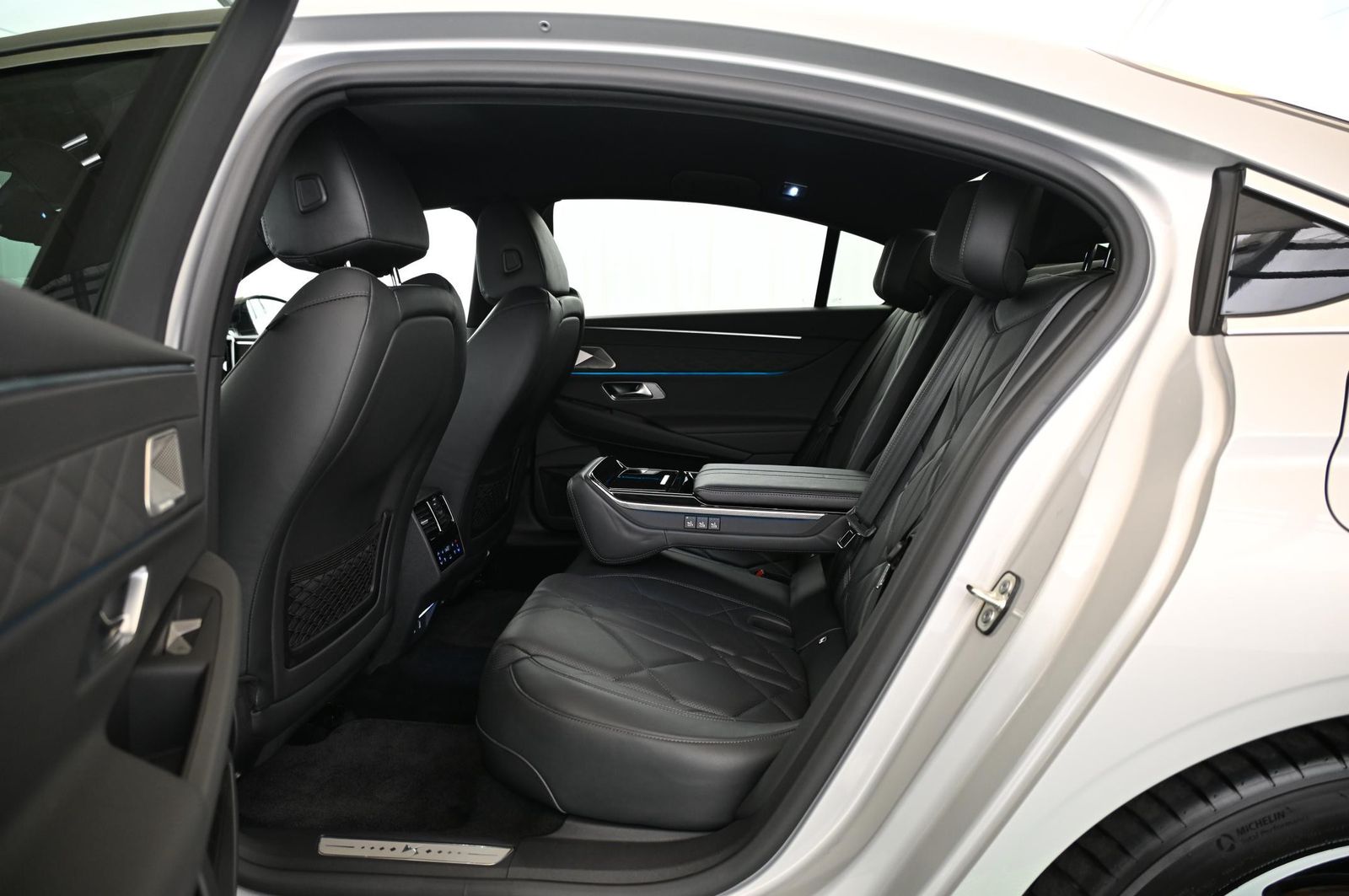 DS Automobiles DS9 1.6 E-Tense 250 RIVOLI+ UVP 68.000 EUR