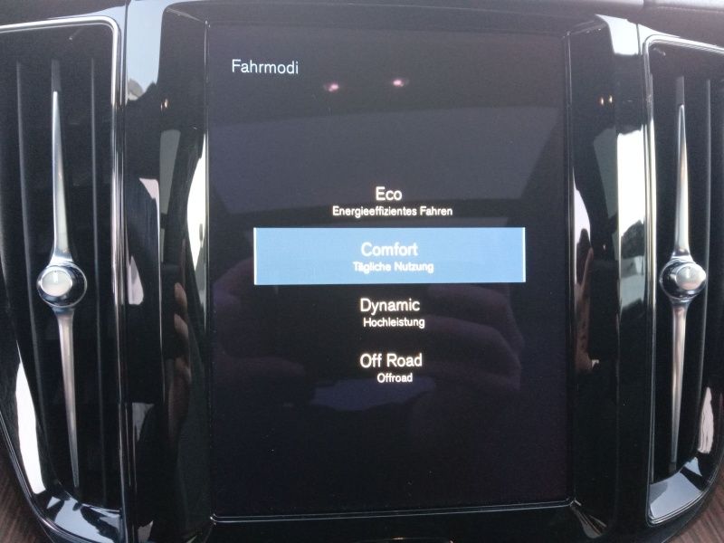 Volvo XC60 B5 Mild-Hybrid Diesel AWD Inscription - Samsaru's Car Outlet