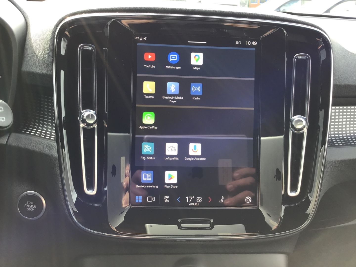 Volvo XC40 B3 Plus Dark - Samsaru's Car Outlet