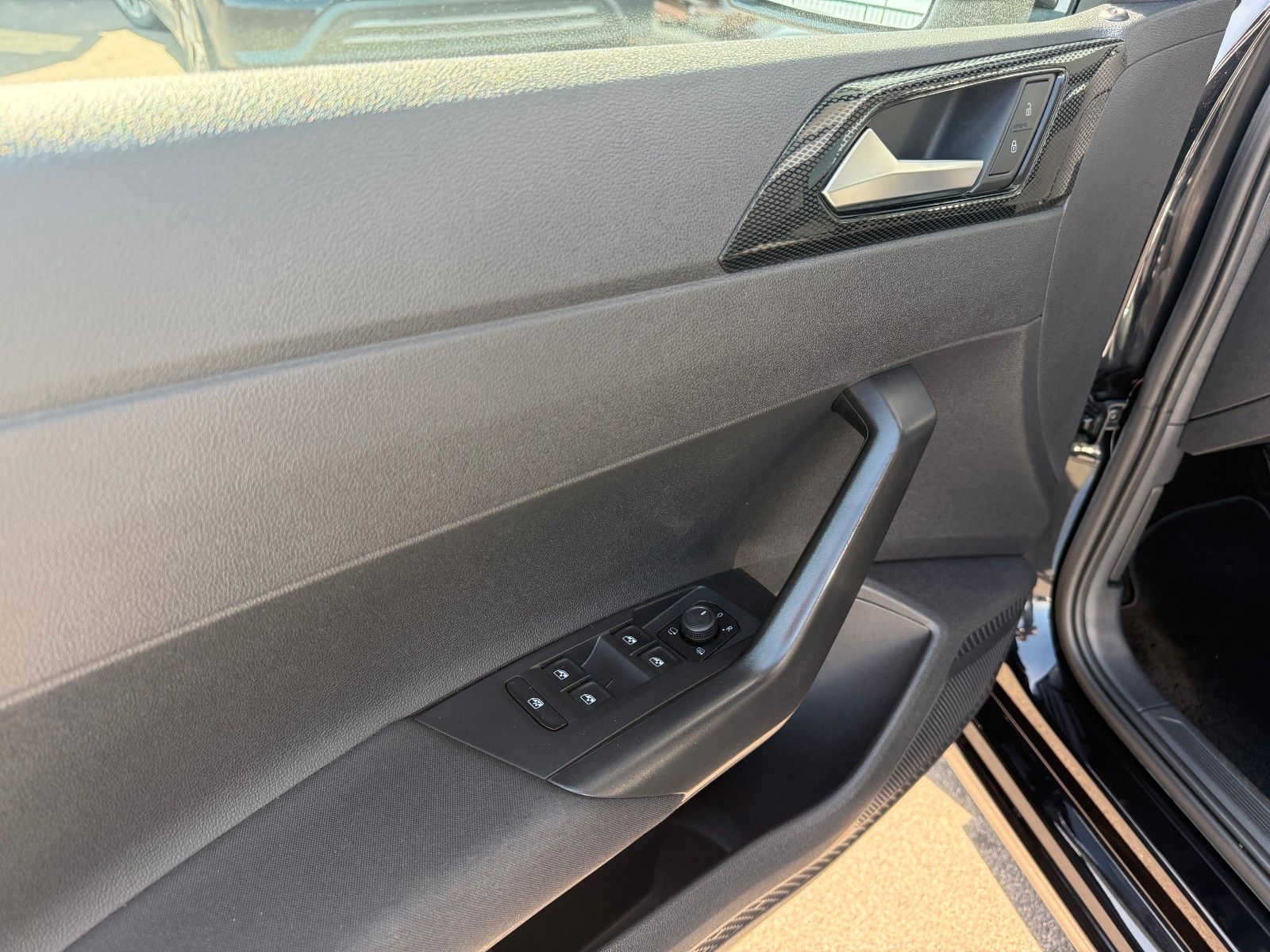 Volkswagen Polo VI Life 70KW DSG - Samsaru's Car Outlet