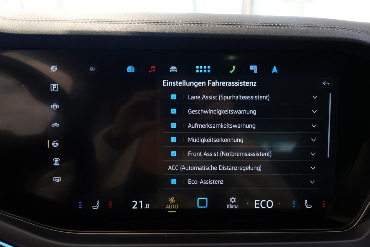 Volkswagen Touareg R-Line 3.0TDI 4M AHK PanoStandh RFK Navi