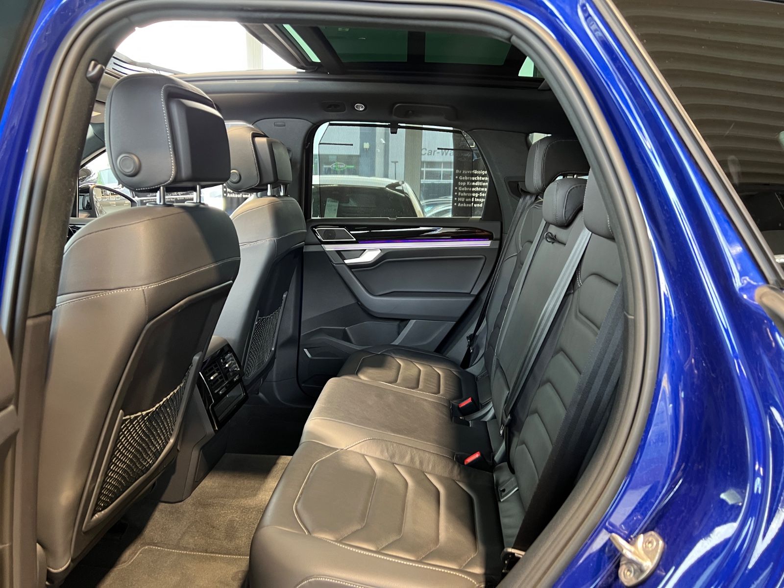 Volkswagen Touareg R-Line 4Motion - Samsaru's Car Outlet