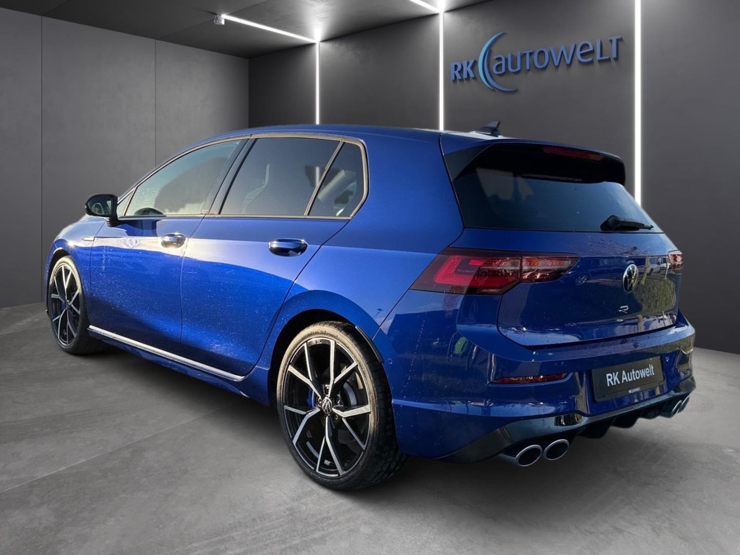 Volkswagen Golf VIII R 2.0 TSI 4Motion - Samsaru's Car Outlet