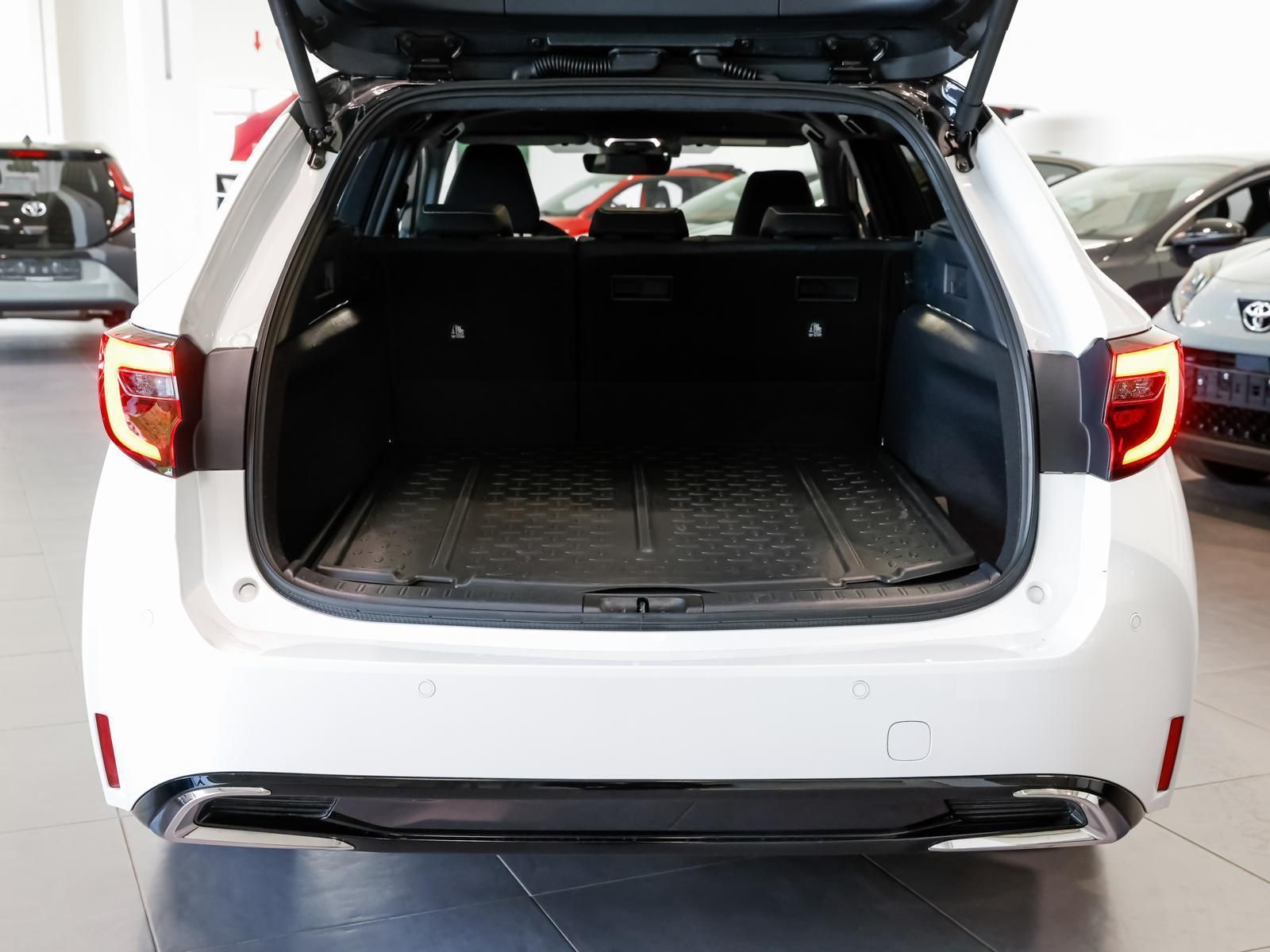 Toyota Corolla TS 1.8 Hybrid Black&White NAVI PDC KLIMA