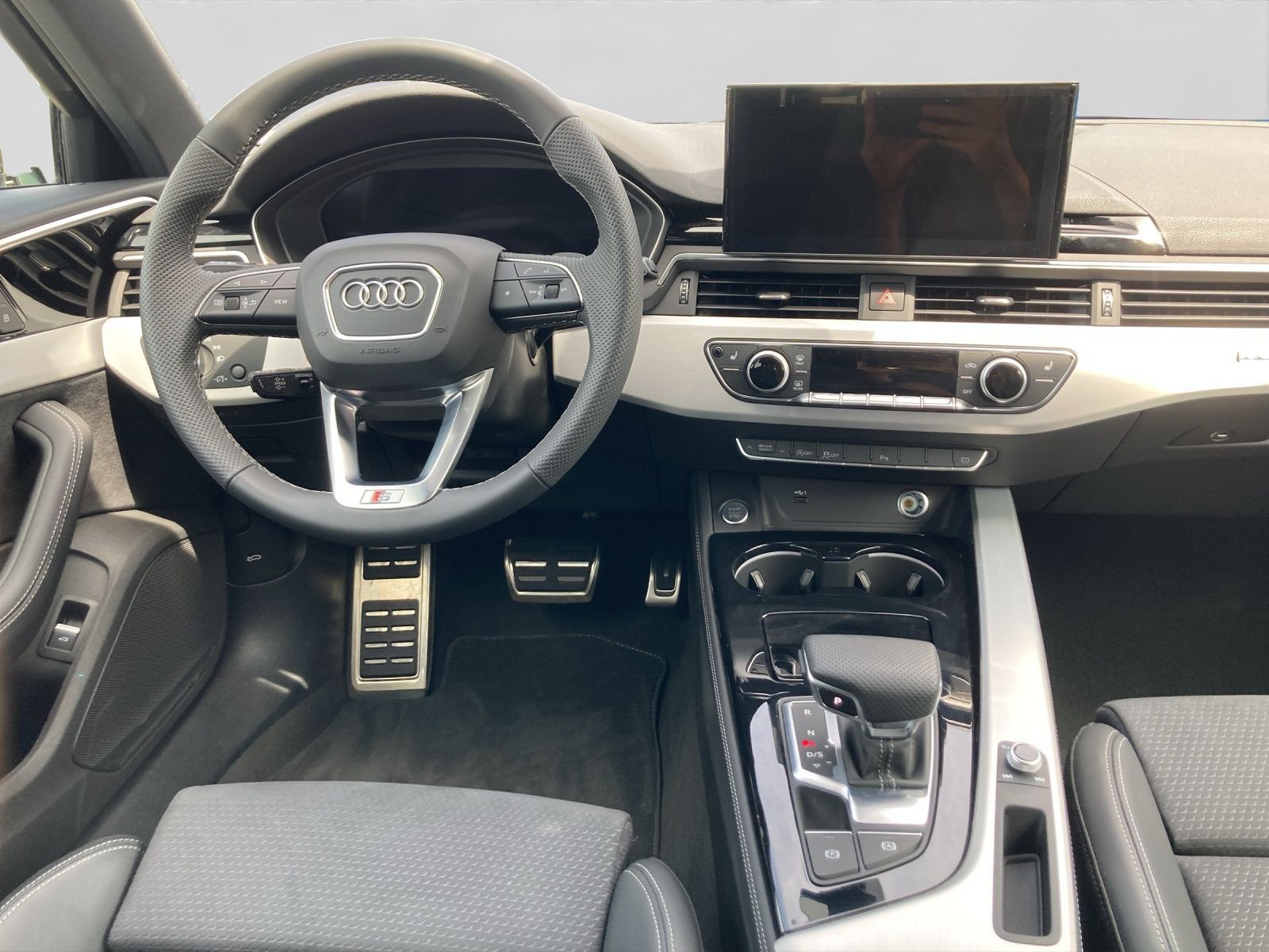 Audi A4 Avant 40 TFSI Q 2x S LINE AHK LM19 MATRIX-LED