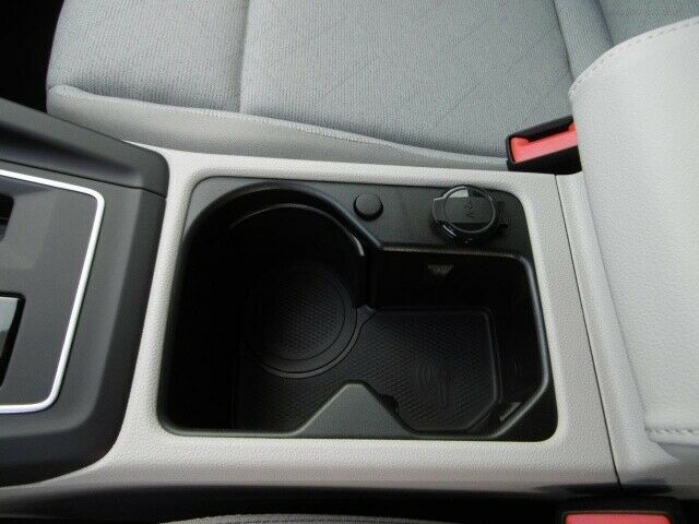 Volkswagen Golf VIII Life 1.0 eTSI - Samsaru's Car Outlet
