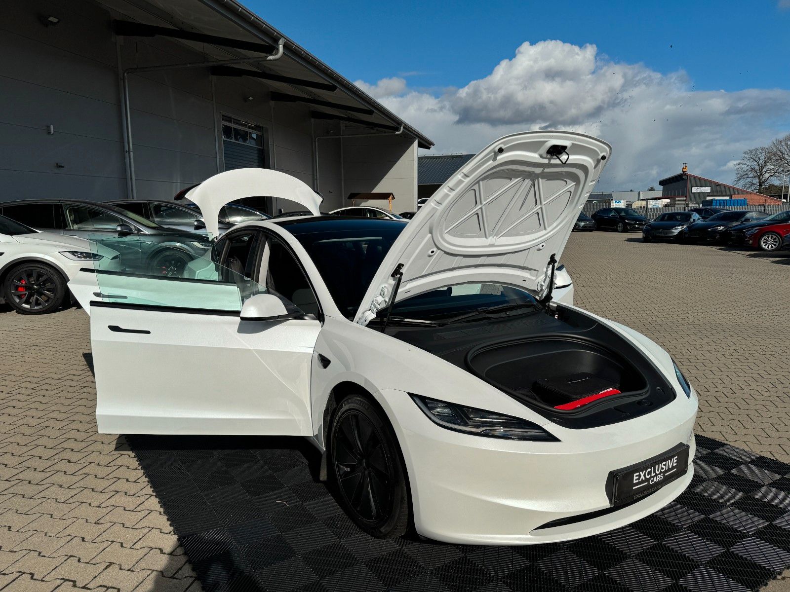 Tesla MODEL 3 HIGHLAND LR AWD | HW4 | TOW PACKAGE |
