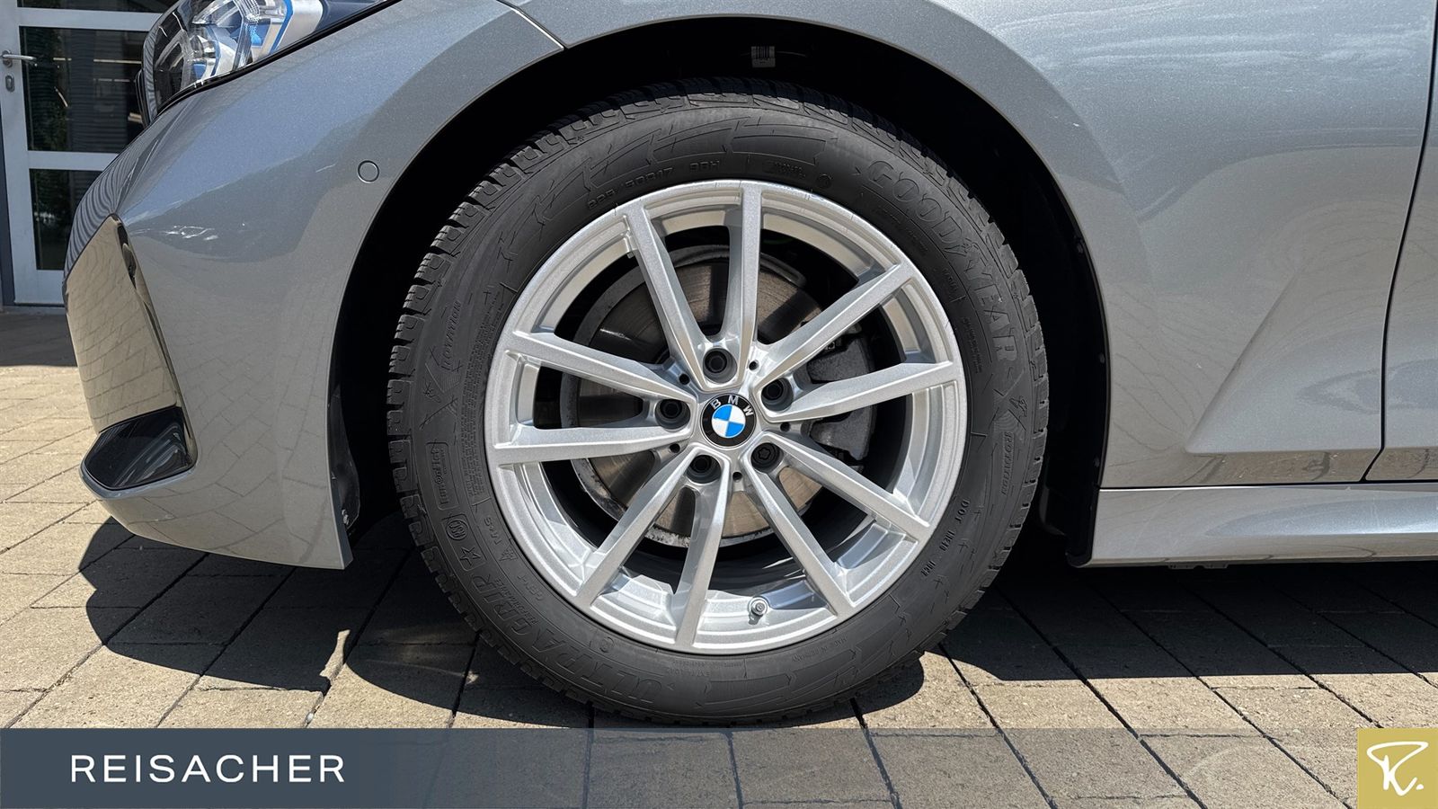 BMW 320i A M-Sport - Samsaru's Car Outlet