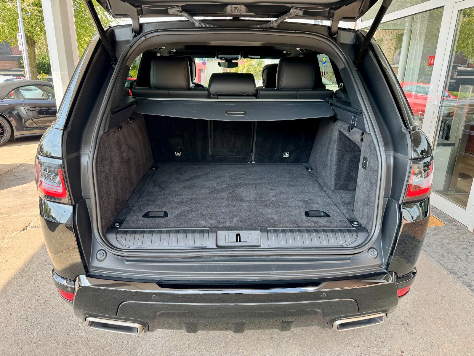 Range Rover Sport HSE Dynamic - Samsaru's Car Outlet