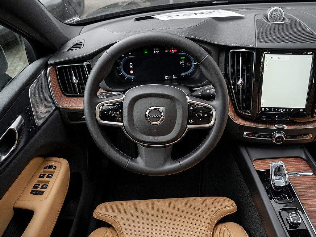 Volvo XC60 T8 AWD Ultra Dark