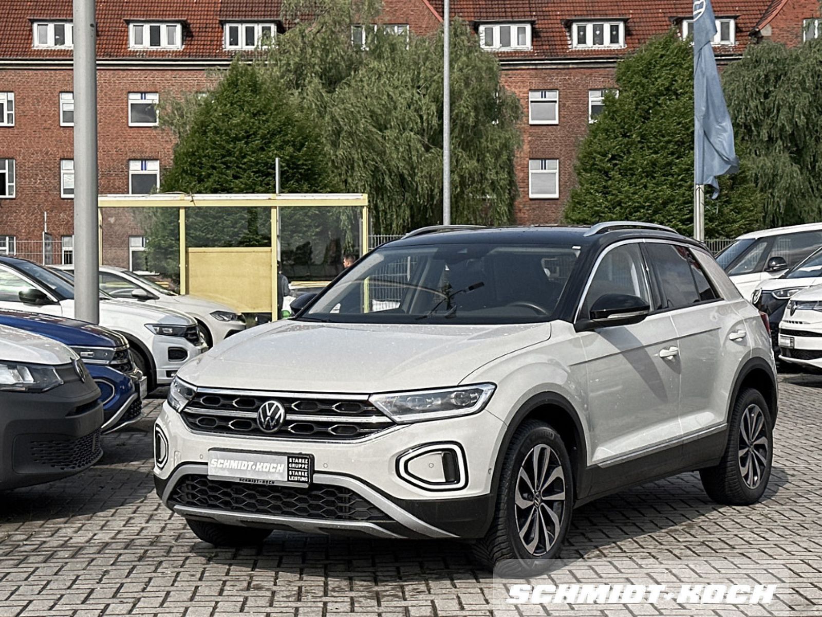 Volkswagen T-Roc 1.0 TSI Style - Samsaru's Car Outlet
