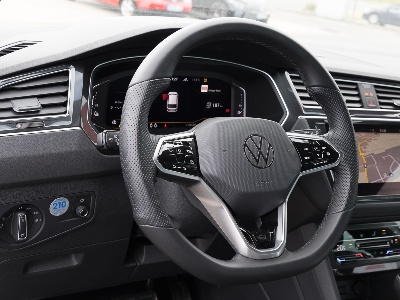 Volkswagen Tiguan 1.4 TSI eHybrid R-Line - Samsaru's Car Outlet
