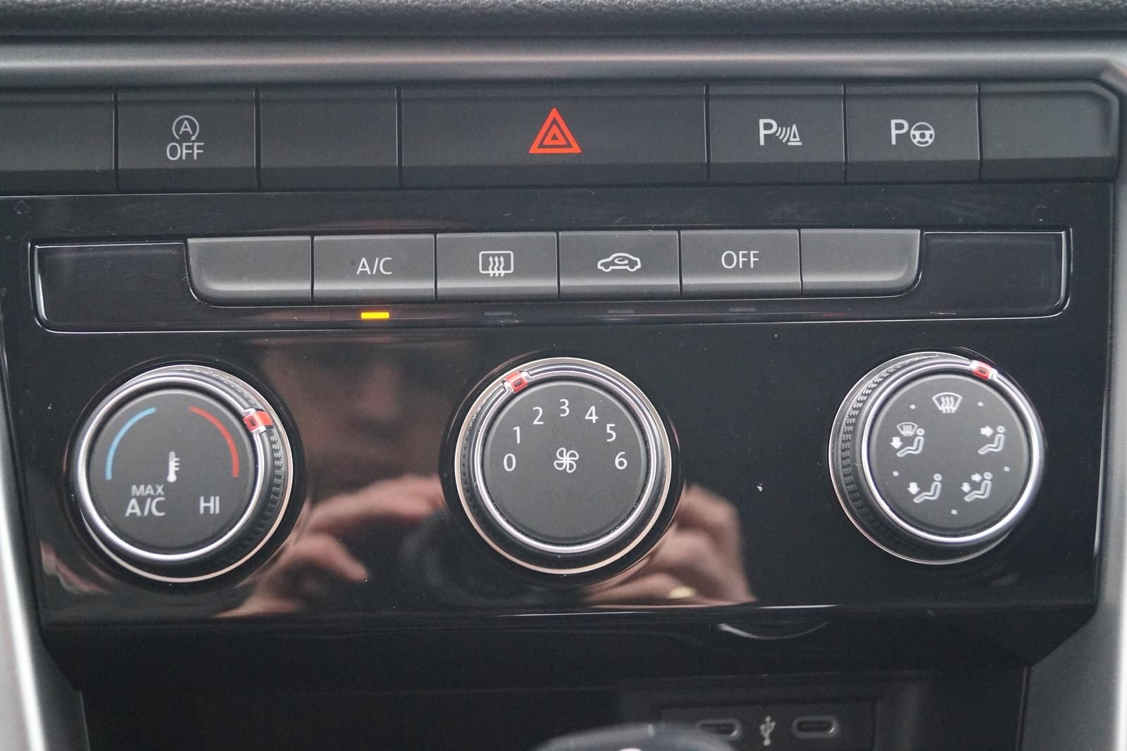 Volkswagen T-Roc Life 1.5 TSI DSG - Samsaru's Car Outlet