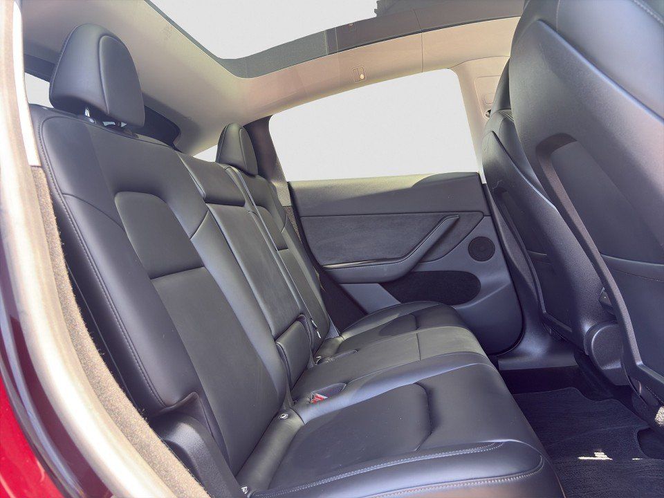 Tesla Model Y LONG RANGE+AHK+AWD+SPURWECHSEL+PANO