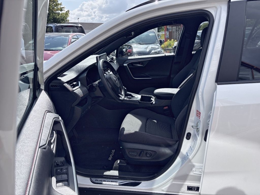 Toyota RAV 4 Plug-in Hybrid Comfort - Samsaru's Car Outlet