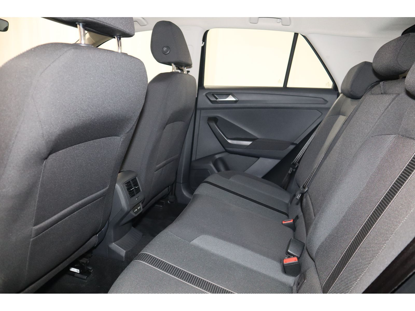 Volkswagen T-Roc 1.0 TSI Life - Samsaru's Car Outlet
