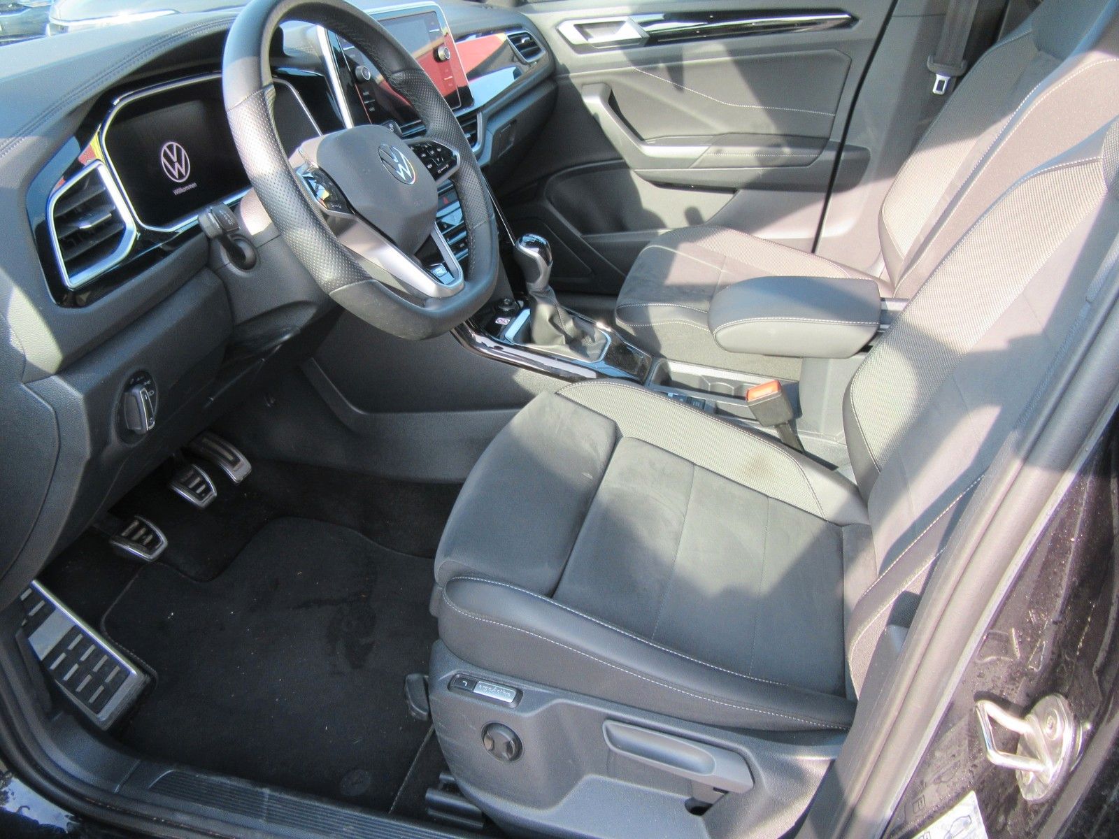 Volkswagen T-Roc R-Line - Samsaru's Car Outlet
