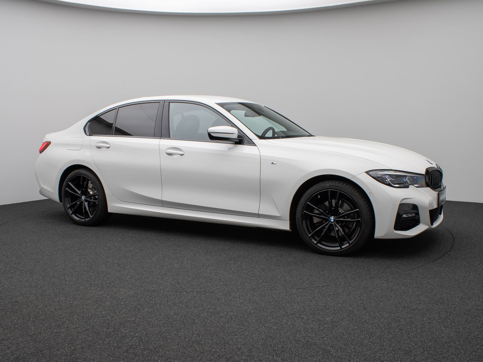 BMW 320e M Sport - Samsaru's Car Outlet