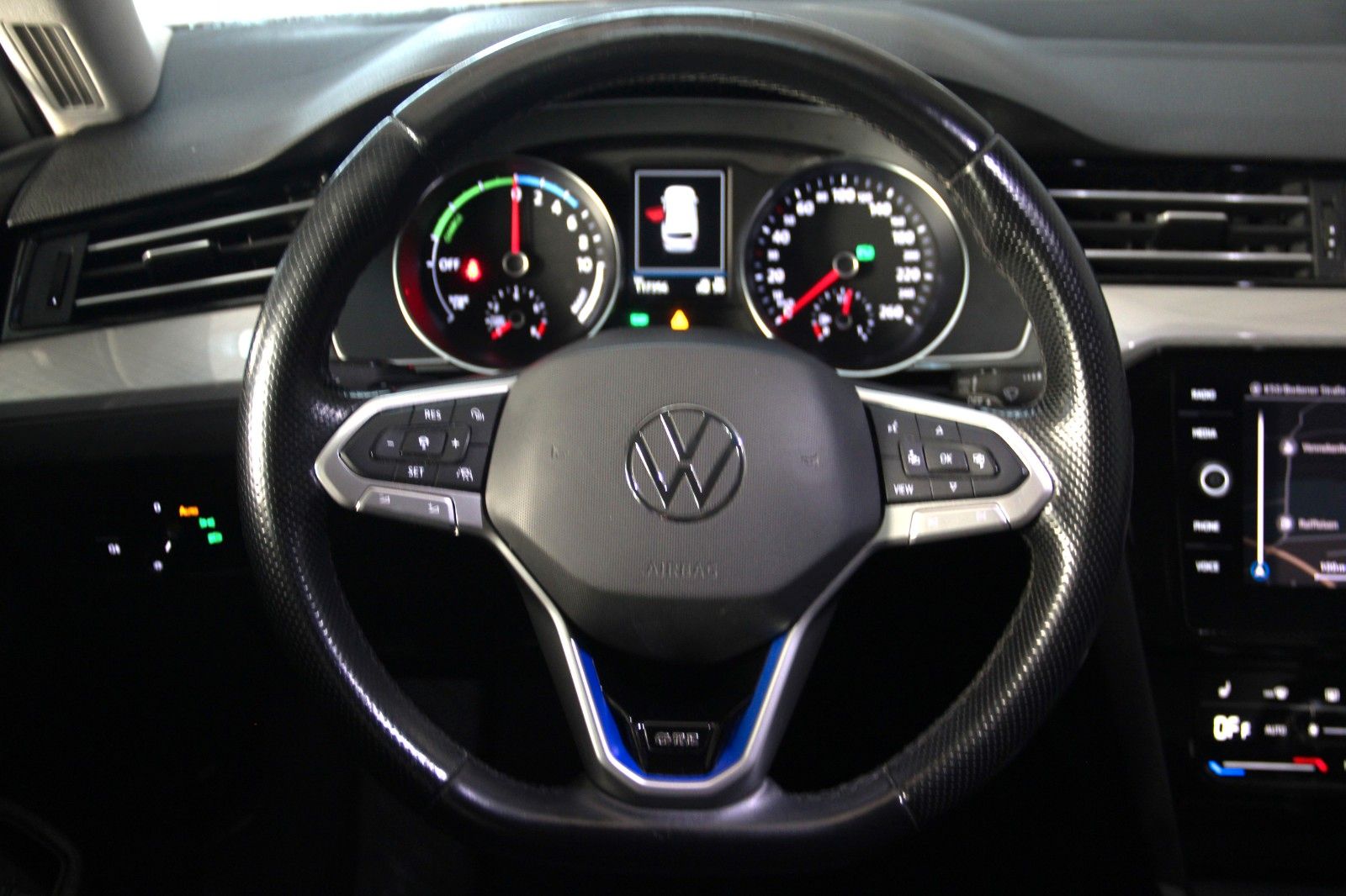 Volkswagen Passat Variant 1.4 GTE Hybrid - Samsaru's Car Outlet