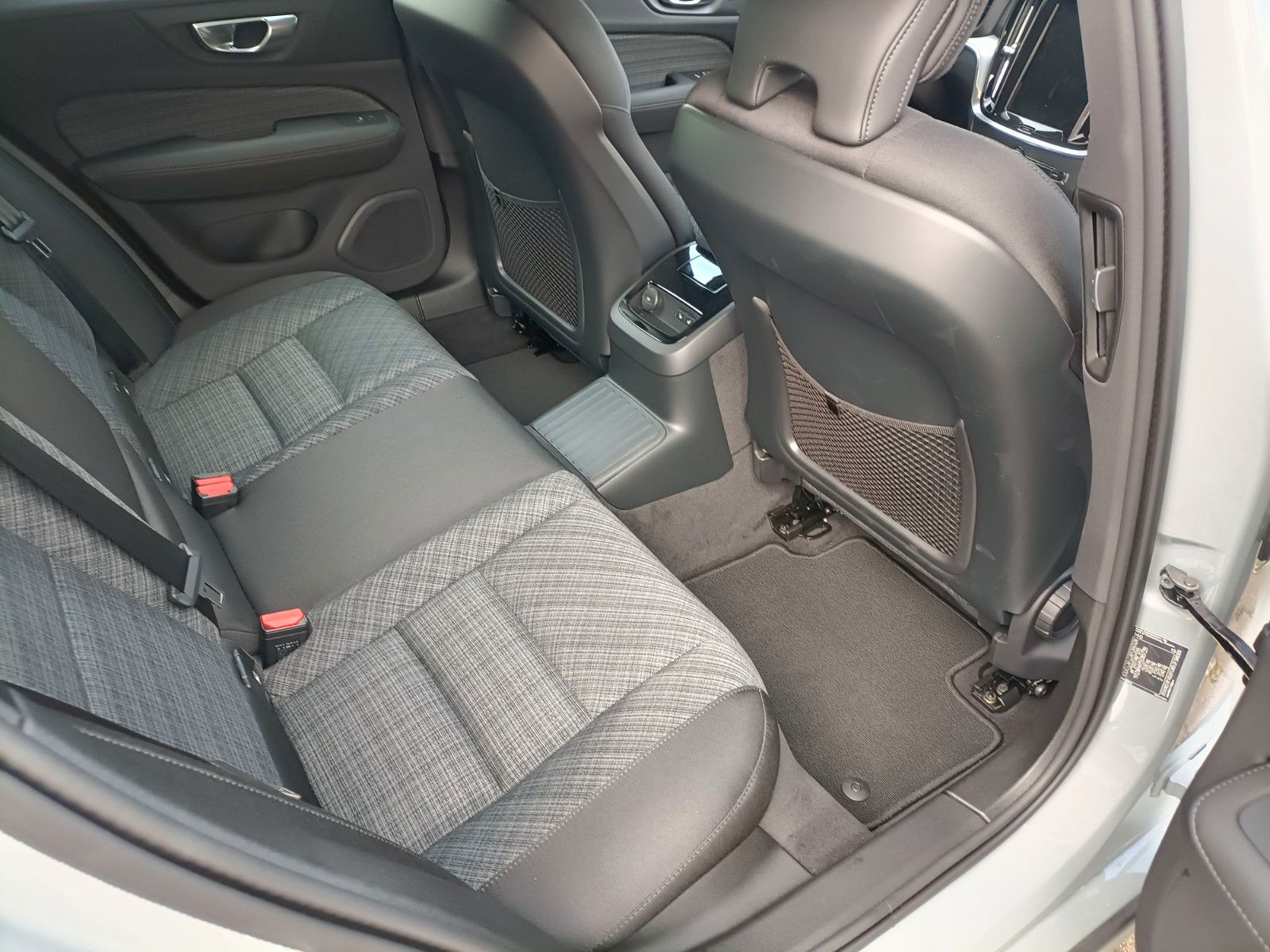 Volvo V60  Essential Recharge Plug-In Hybrid AWD AHK