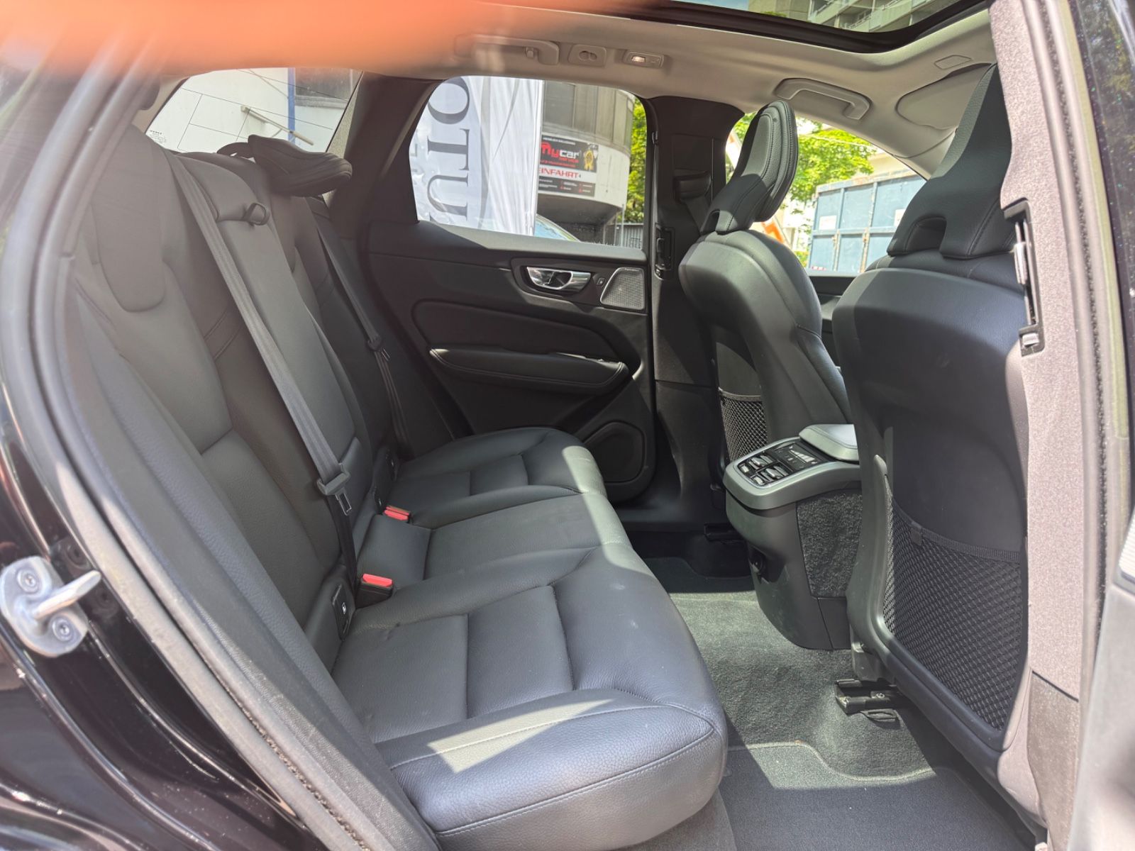 Volvo XC60 Ultimate AWD - Samsaru's Car Outlet